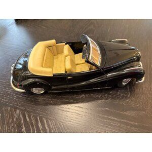 Vintage Maisto BMW 502 (1955) Diecast Model Car 1:18 Scale Black With Beige Inte